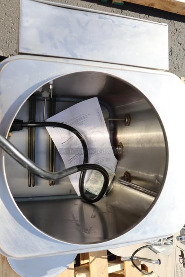 BRAND NEW Avantco HWD10D 10-Gallon Hot Water Dispenser, 208/240V, 7,000W, minor scratches/dents, S/N: 20250600107.