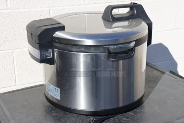 Avantco RCSB90 digital electric rice cooker, new, 90 cup capacity, stainless steel, hinged lid, S/N: 820029.