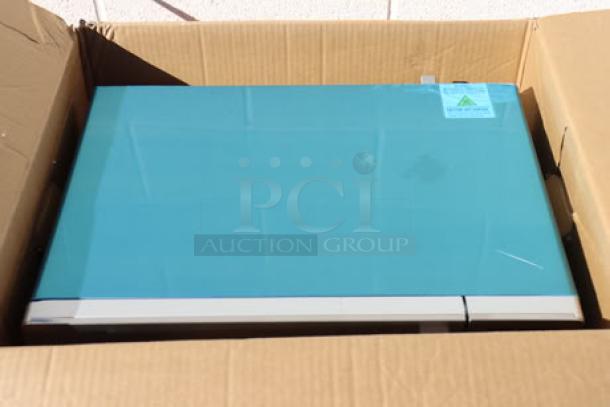 Brand new Solwave EM025FJT-S0SA00 stainless steel commercial microwave in box. Features push button controls, 1,000 watts.