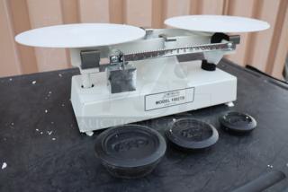 Brand new Cardinal Detecto 1002TB 8 lb. baker's dough scale with scoop, 16 oz. x 0.25 oz. grads, visible model label. Original packaging damaged.