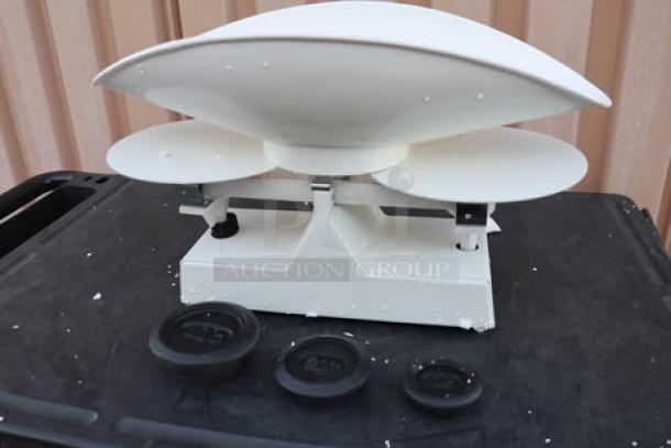 Cardinal Detecto 1002TB 8 lb. dough scale, baked enamel finish, with scoop and beam grads, minor original packaging damage.