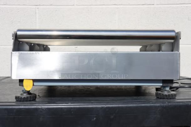 Optima OP-915-RT-1818-400 bench scale with roller platform, 18"x18", 400 lb capacity. Broken, bent, not accurate. Packaging damaged.