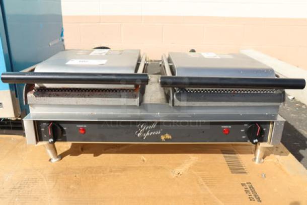 Brand new Star Grill Express GX20IG-240V double sandwich grill with grooved cast iron plates, minor rust visible.