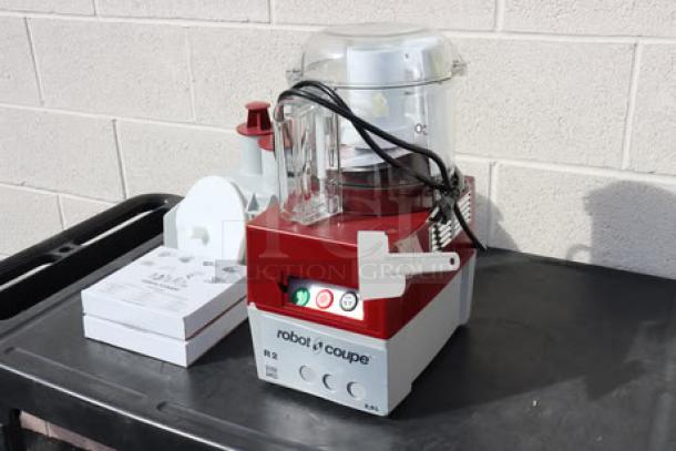 Brand new Robot Coupe R2NCLR food processor, 3 Qt. clear bowl, scratch-n-dent, continuous feed, 2 discs, 1 hp.