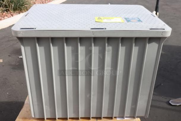 BRAND NEW Endura 3950A04 grease trap, 100 lb., 50 GPM, 4" hub. Out of original packaging. Features durable ribbed design.