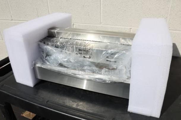 Brand new Avantco FFDS-1 infrared French fry warmer, freestanding, 1000W, 120V. Packaging is damaged.