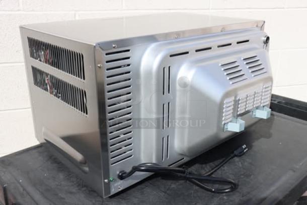 Waring WCO500X Half Size Countertop Convection Oven, 120V, 1700W, new condition, visible damaged packaging.