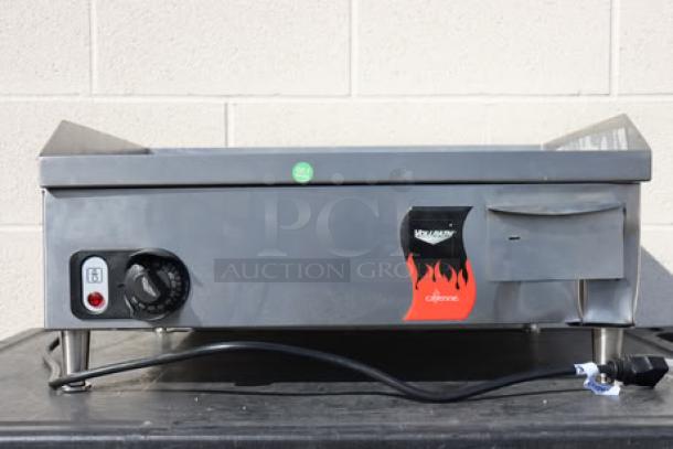 BRAND NEW Vollrath 40716 Cayenne 24" thermostatic electric griddle, 220V. Serial: P15-00575163-042. Minor dings/scratches.