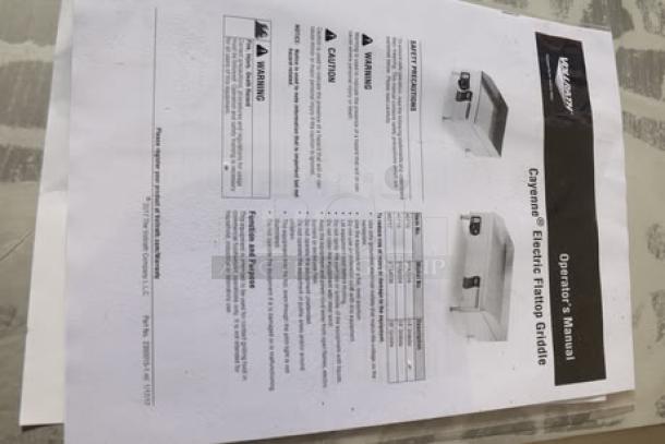 Vollrath 40716 Electric Griddle with manual, 24", 220V, thermostatic, minor dings/scratches, S/N: P15-00575163-042.