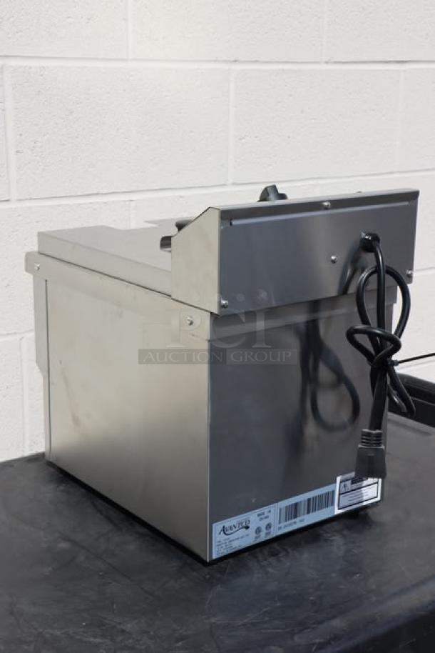 Avantco F200 electric countertop fryer, 15 lb., medium-duty, 2700/3600W, stainless steel, minor scratches on side, new.