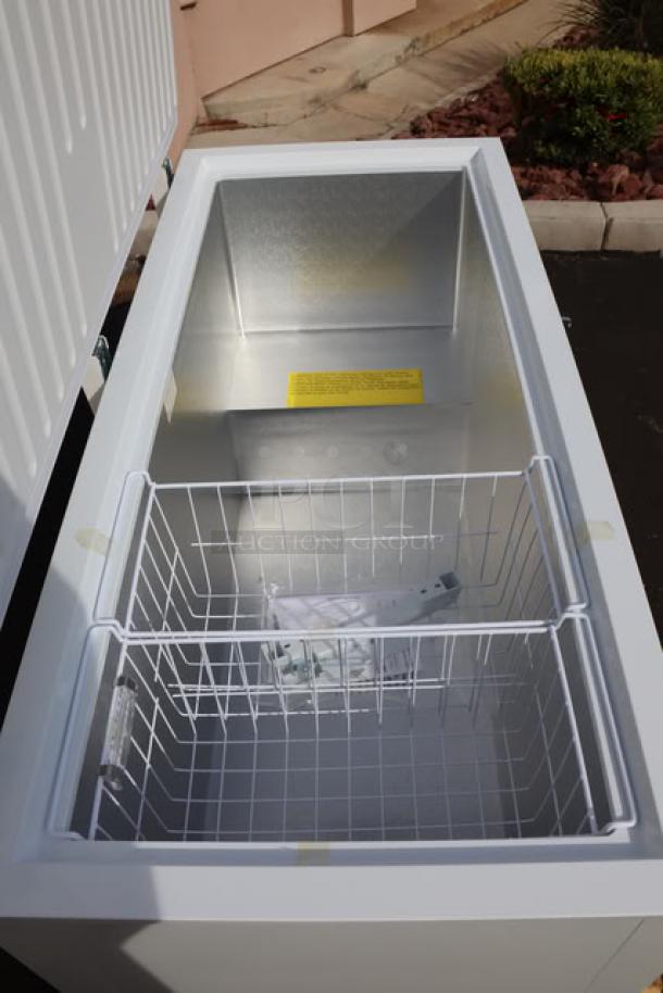 Galaxy CF16HC commercial chest freezer, 15.9 cu. ft., brand new. Minor dent on right air vent, 115V, 1.85A. S/N T2271125XBD550259017.