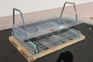 ServIt 423ST4B1SC Sneeze Guard, new, 2-sided for 4-pan steam tables. Front right corner chipped, on wooden pallet.