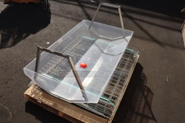 BRAND NEW ServIt 423ST4B1SC 2-Sided Sneeze Guard for 4-Pan Steam Tables. Front right corner chipped. Clear with metal supports.