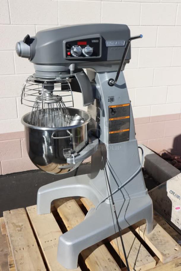 Hobart Legacy+ HL200-10STD 20 Qt. planetary mixer, near perfect condition, steel bowl, guard, minor scratches on the side.