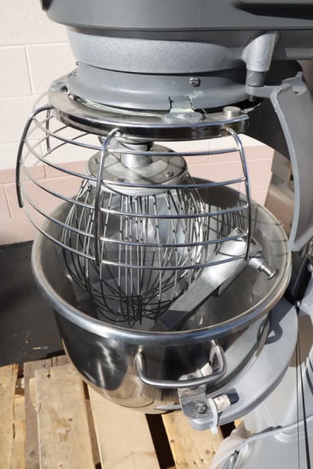 Hobart Legacy+ HL200-10STD 20 Qt. mixer with guard, near-perfect condition, minor scratches on right side and leg.