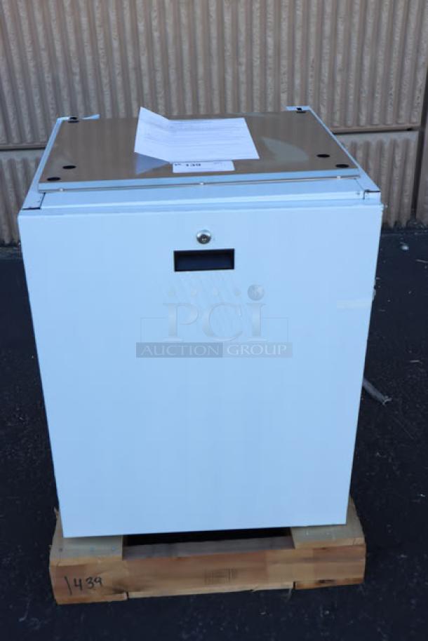 Brand new Scotsman HST21-A stainless steel ice dispenser stand; dent on top back right; S/N: 24101320015262.