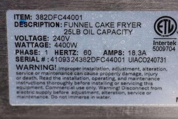 BRAND NEW Carnival King DFC44001 fryer, 25 lb capacity, 240V, 4400W, serial #4109324382DFC44001, out of packaging.