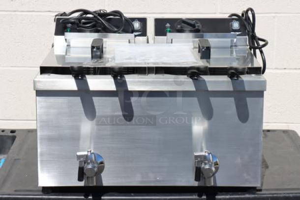 BRAND NEW Vollrath CF4-3600DUAL 30 lb. Commercial Countertop Deep Fryer, dual baskets, 208-240V, stainless steel finish.