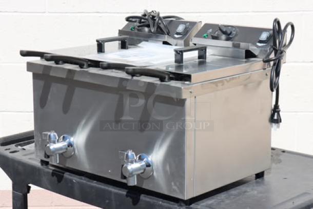 BRAND NEW Vollrath CF4-3600DUAL 30 lb. Commercial Countertop Deep Fryer, stainless steel, dual controls, 208-240V.