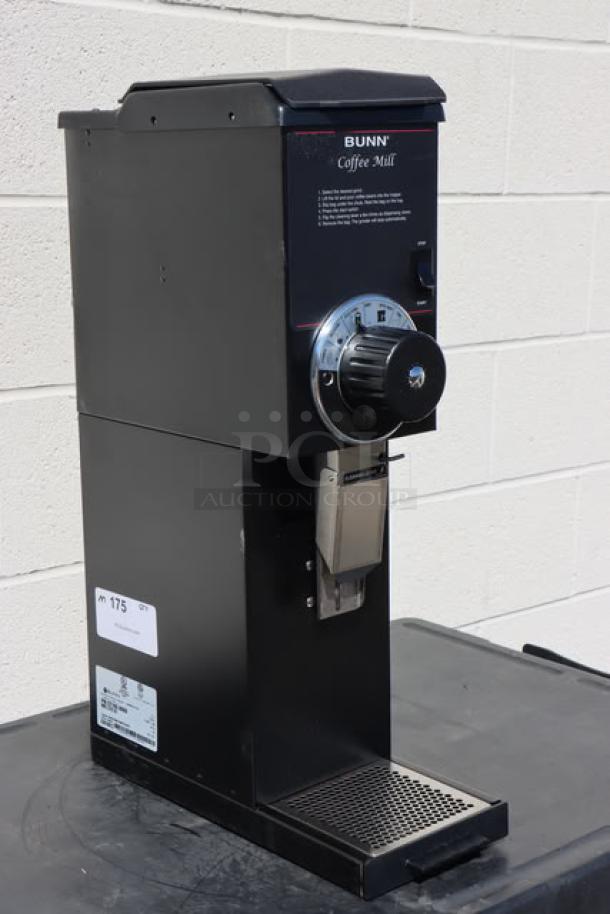 BRAND NEW SCRATCH-N-DENT Bunn 22100.0000 G3 HD 3 lb. black bulk coffee grinder, out of box, visible control dial.