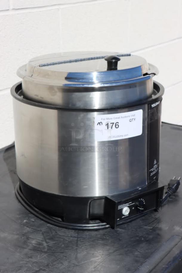 Brand new Vollrath 72021 11 Qt. Round Heat 'n Serve rethermalizer; model HS-11, 120V, 800W; stainless steel.