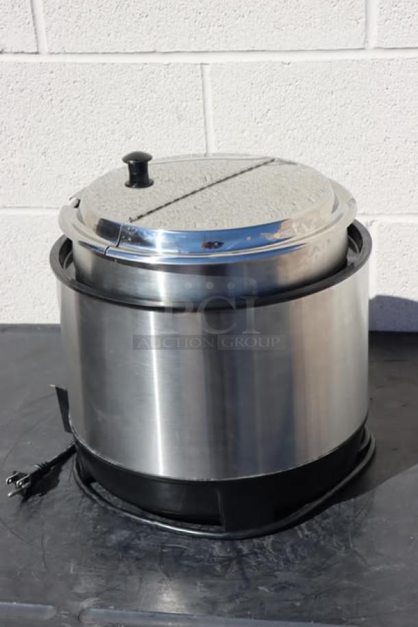 Brand new Vollrath 72021 11 Qt. "Heat 'n Serve" rethermalizer, model HS-11, stainless steel, 120V, 800W.