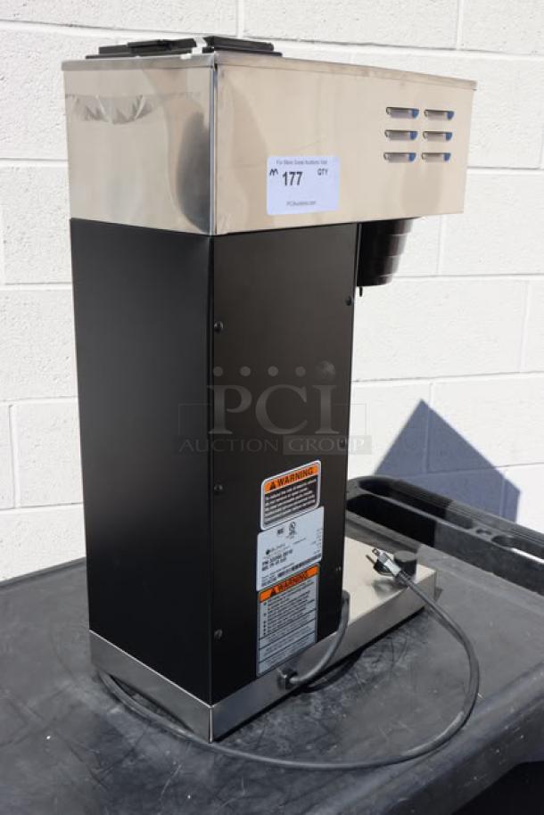 Bunn 33200.0010 VPR-APS Pourover Airpot Coffee Brewer, new condition, visible serial number VPR1052305, 120V model, minor dents.