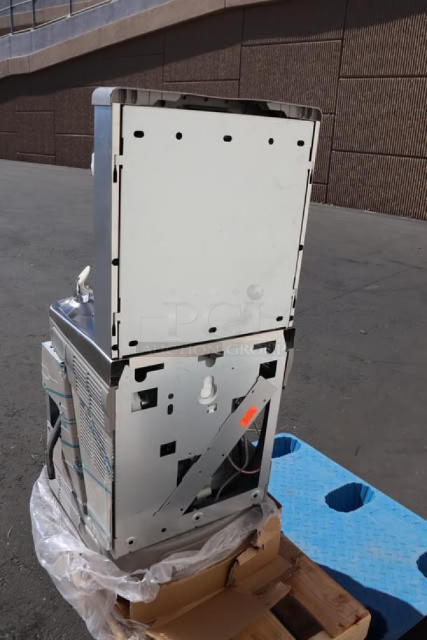 Zurn Elkay LZSTL8WSSK ezH20 8 GPH Stainless Steel Bottle Filling Station and Fountain. Scratch-n-dent condition.