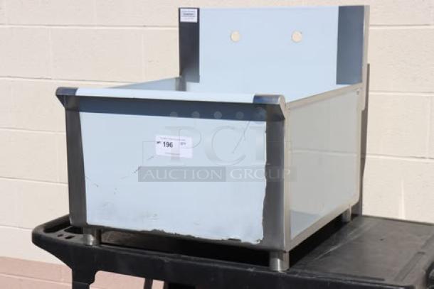 Steelton 522US12424 sink, brand new with scratch-n-dent, visible factory label. Rugged stainless steel construction.