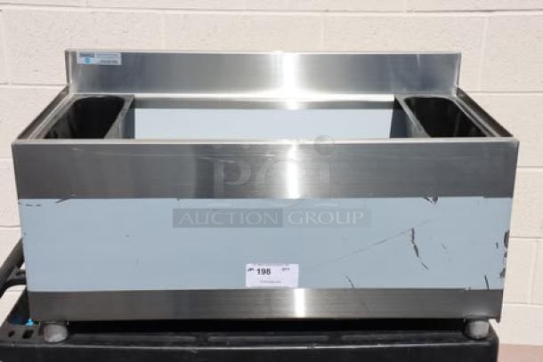 BRAND NEW SCRATCH-N-DENT Steelton 18" x 36" underbar ice bin with bottle holders, 119 lb capacity, model 522UIB1836.