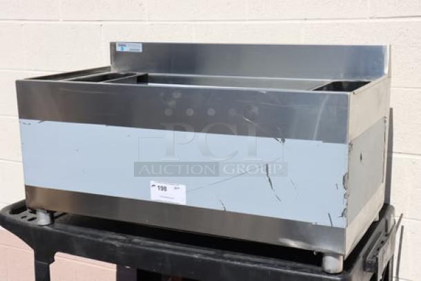 Steelton 18" x 36" underbar ice bin, model 522UIB1836, with bottle holders. Brand new, scratch-and-dent condition.