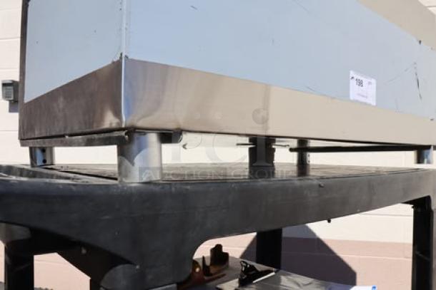 Steelton 18" x 36" underbar ice bin, model 522UIB1836, brand new scratch-n-dent, with bottle holders, 119 lb capacity.