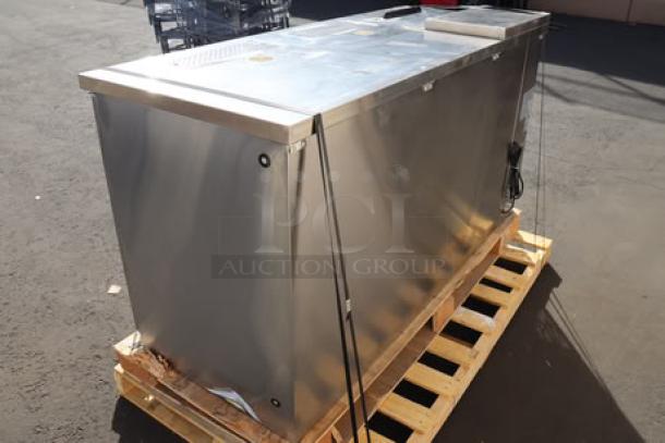 Avantco UDD-3-CT-S-6 stainless steel kegerator, triple tap tower, club top, 3 half-keg capacity, dented, minor scratches.