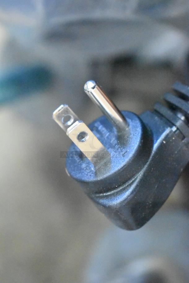 Close-up of a power plug. Item: ServIt 423WDSFS1 Drawer Warmer. Brand new with minor scratches. 120V, 1 Phase.