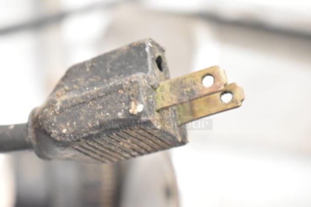 Globe 500 meat slicer plug. Rustic condition. Part of commercial slicer, missing carriage, with blade sharpener, 115V, 1 phase.