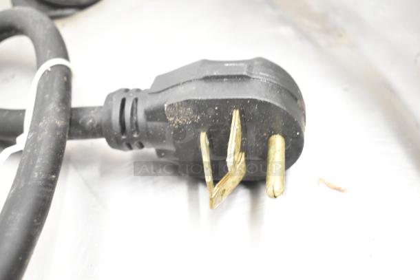 Close-up of power plug for Blodgett BLCT6E / CS CPE 1.06 commercial countertop combi oven. 208/240 volts, 1/3 phase.