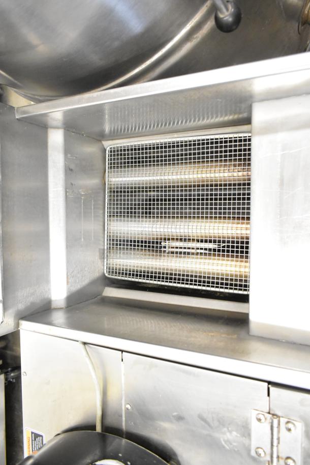 2022 Kutano KUT50FRN50SNG commercial natural gas fryer, stainless steel, interior view, excellent condition.