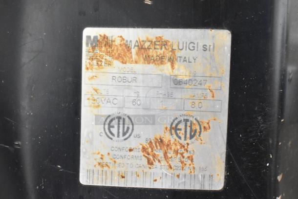 Alt text: Mazzer Luigi ROBUR espresso grinder label, showing model and serial number. Voltage 90VAC, 1 phase, 8.0 amps.