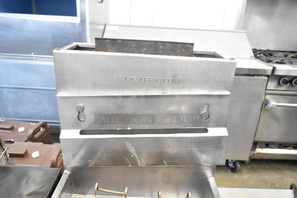 Pitco Frialator 40C commercial deep fat fryer, natural gas, 105,000 BTU, stainless steel, visible "Stainless Steel" marking.