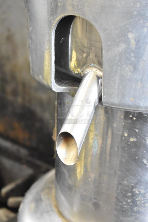 WF-A2000 Countertop Juicer, stainless steel spout, 110 Volts, 1 Phase, signs of use, model WF-A2000.