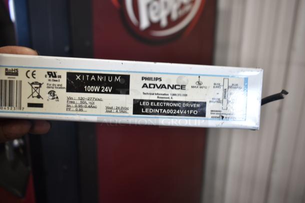 Philips Advance Xitanium 100W 24V LED electronic driver, model LEDINTA0024V41FO, suitable for dry and damp locations.