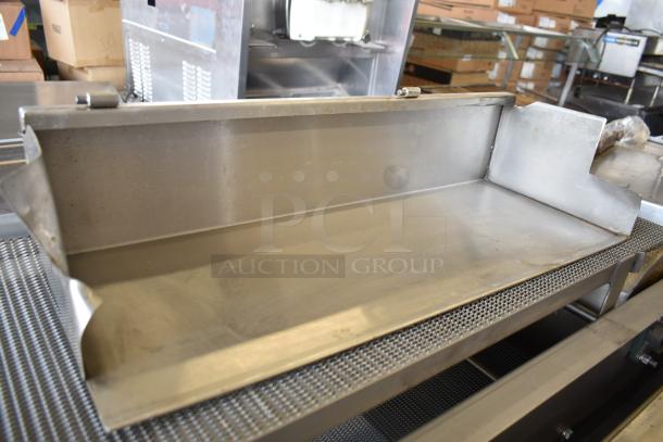 Lenin gas-powered chip fryer conveyor; stainless steel, commercial casters, 220,000 BTU, excellent condition.