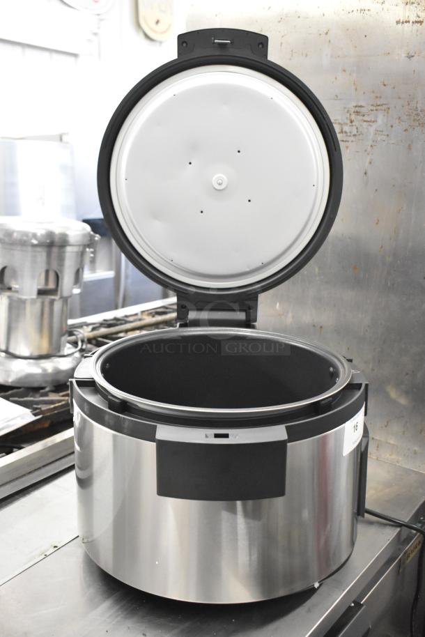 Brand new Avantco 177RCSB90 digital rice cooker, 90 cup capacity, stainless steel, hinged lid, minor cosmetic dents.