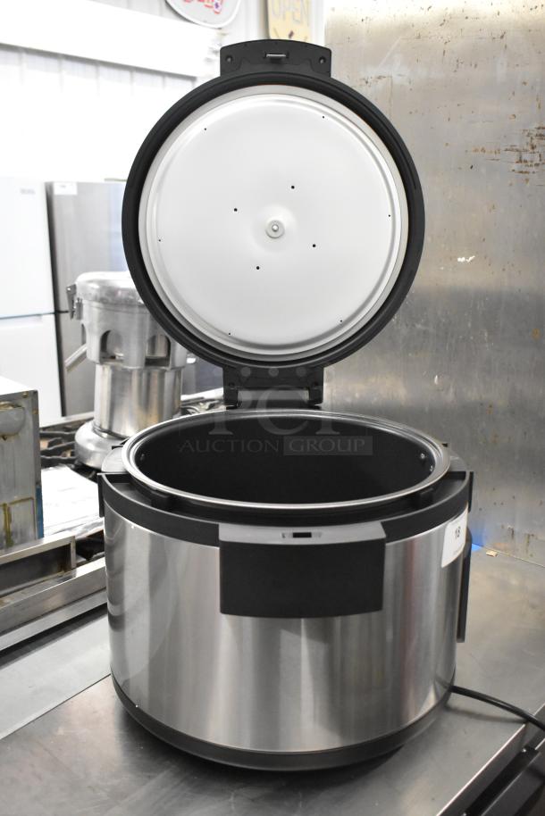 Brand new Avantco 177RCSB90 digital rice cooker, 90 cup capacity, stainless steel, hinged lid, 240V.