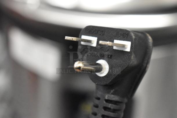 Power plug of Avantco 177RCSB90 digital rice cooker/warmer, 240V, 1 phase. Close-up shows device label and plug details.