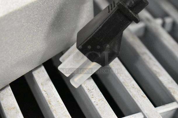 BRAND NEW SCRATCH AND DENT Waring WWD180X Single Classic Waffle Maker plug detail. 120 Volts, 1 Phase.