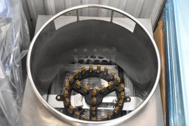 BRAND NEW SCRATCH AND DENT Cooking Performance Group WOKR16L, 16" LP Wok Range, 125,000 BTU, stainless steel, view of burner.