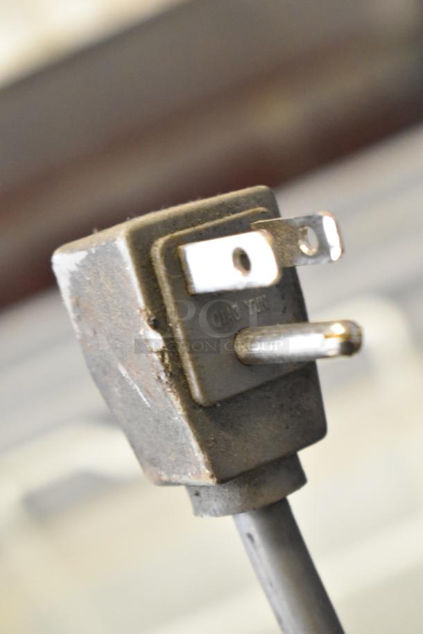 AHT RIO S 125 commercial freezer plug; 115 volts, 1 phase; visible signs of wear.