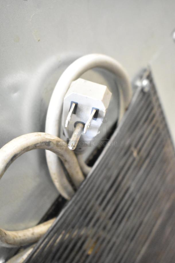 Turbo Air MUR-48 undercounter cooler plug and cord. Features 115 volts, 1 phase. Suitable for commercial use.