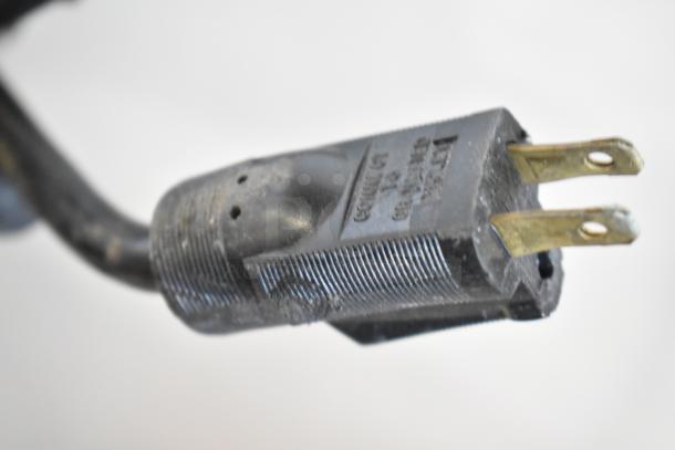 Structural Concepts Oasis CO2739R Grab N Go Merchandiser plug, 120 volts, 1 phase. Slight wear visible.